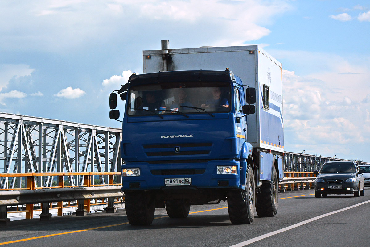 Ханты-Мансийский автоном.округ, № Е 841 ВС 82 — КамАЗ-43502-45