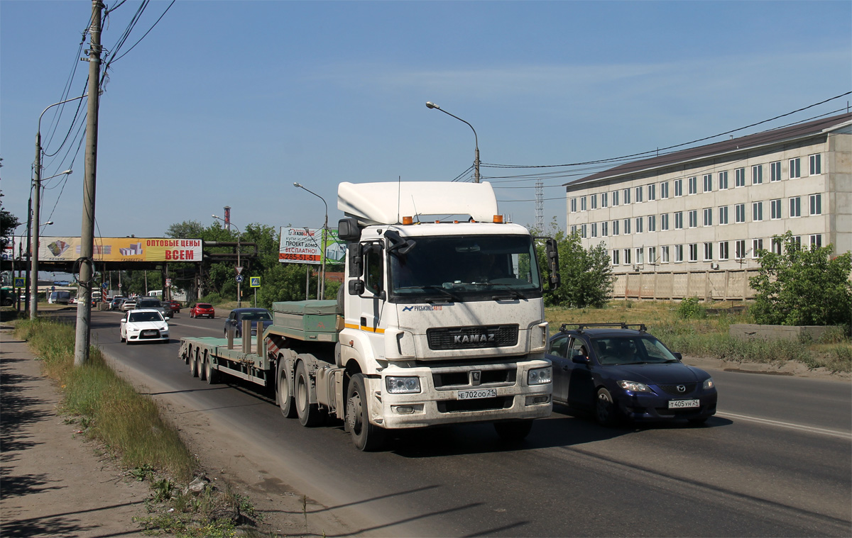 Красноярский край, № Е 702 ОО 21 — КамАЗ-65206-T5(68)