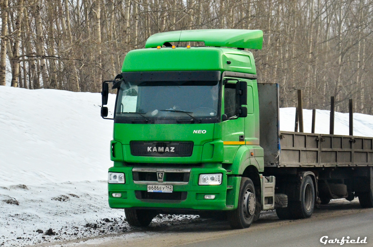 Кемеровская область, № В 686 ЕУ 142 — КамАЗ-5490-S5(87)