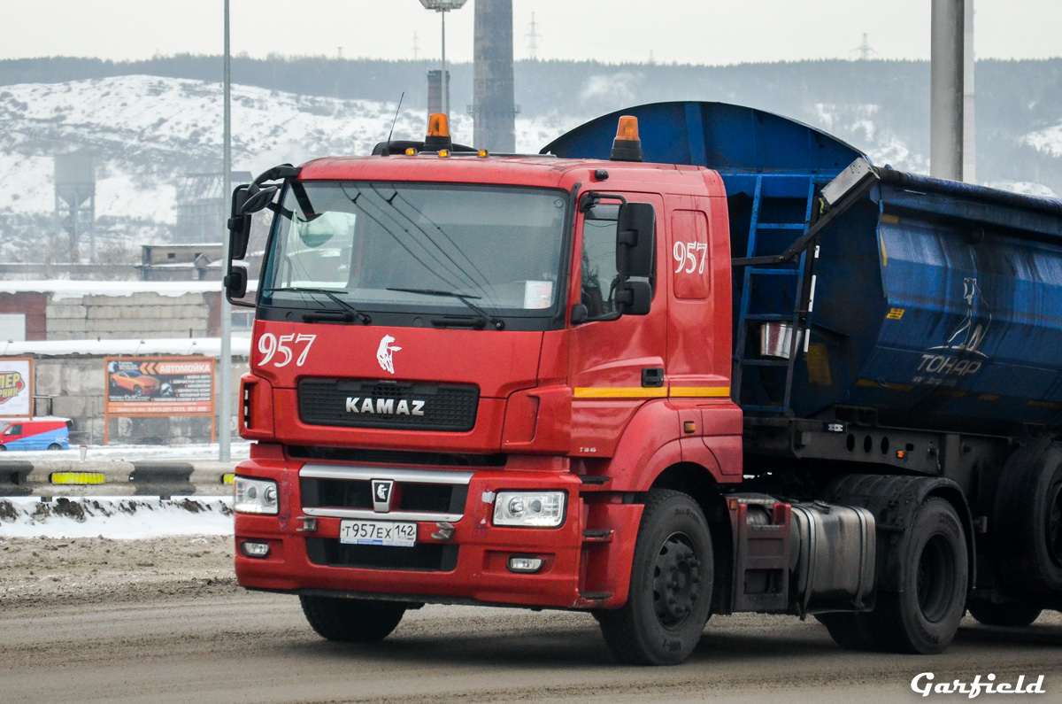 Кемеровская область, № Т 957 ЕХ 142 — КамАЗ-5490-S5(87)