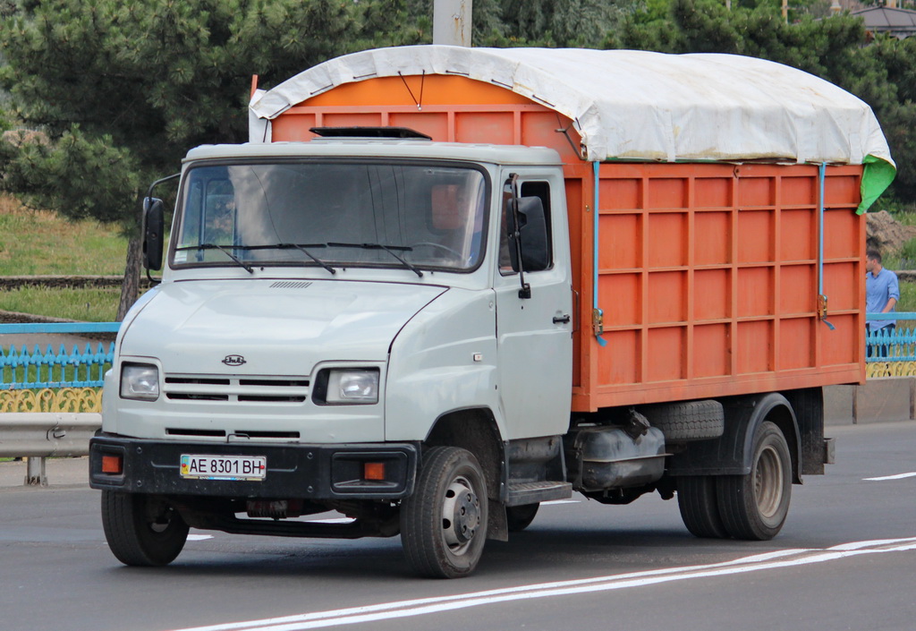 Днепропетровская область, № АЕ 8301 ВН — ЗИЛ-5301АО "Бычок"