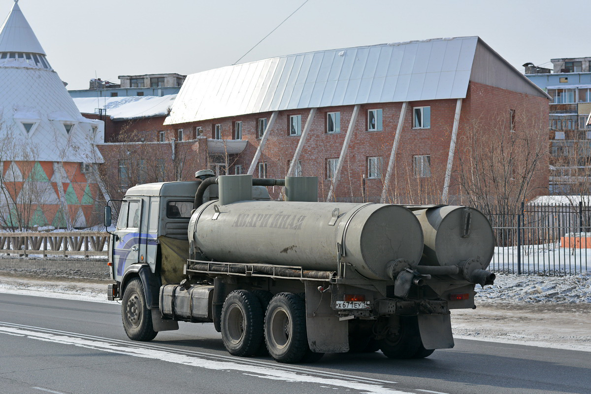Саха (Якутия), № Х 671 ЕУ 14 — КамАЗ-53215 [532150]