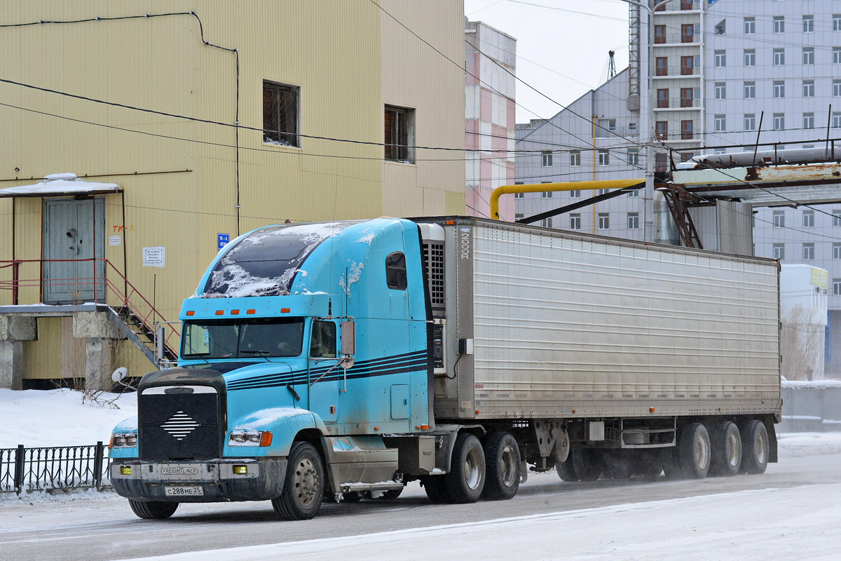 Приморский край, № С 288 МЕ 25 — Freightliner FLD 112