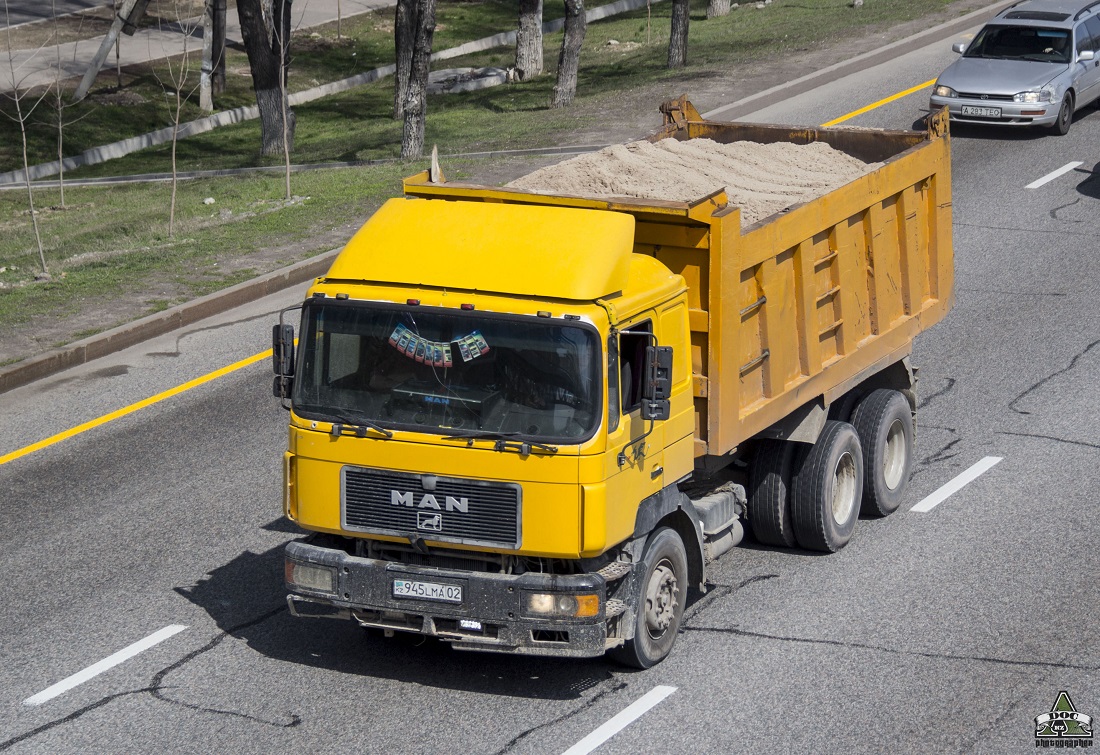 Алматы, № 945 LMA 02 — Shaanxi Shacman F2000 SX325x