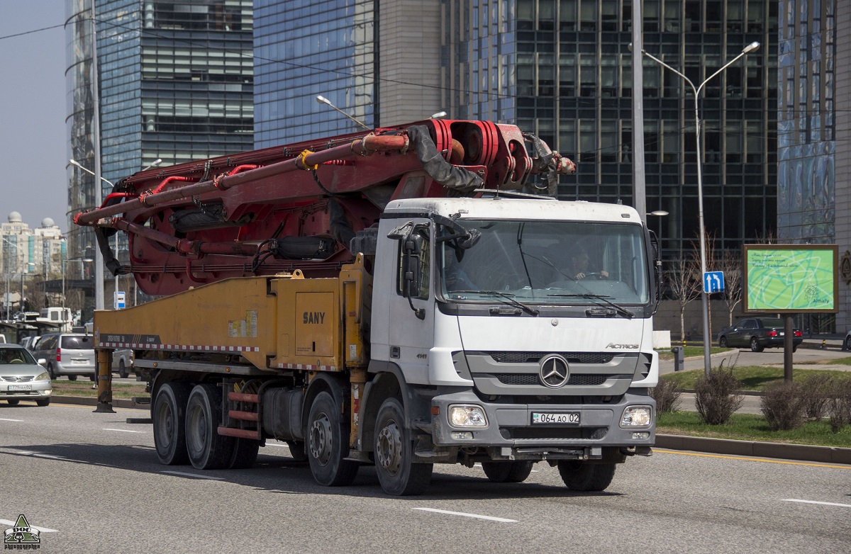 Алматы, № 064 AO 02 — Mercedes-Benz Actros ('2009) 4141