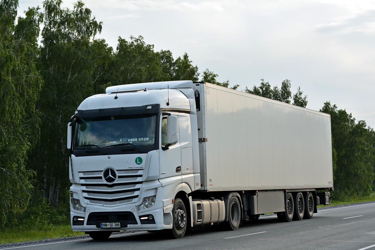 Словения, № NM SE 388 — Mercedes-Benz Actros ('2011) 1848; Словения, № NM DK-557 — Schmitz Cargobull S.KO (SCB*S3B) общ.мод