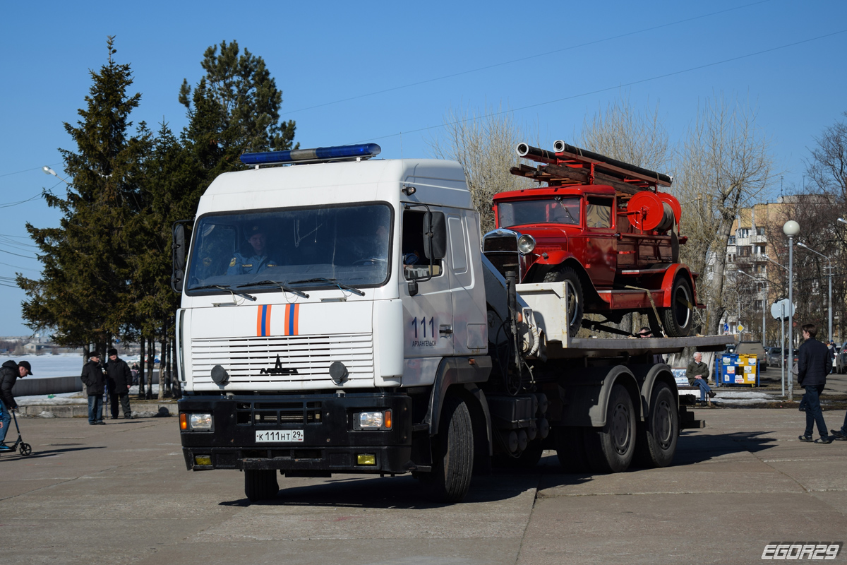 Архангельская область, № 111 — МАЗ-6312A8; Архангельская область, № АД 03-32 — ГАЗ-АА