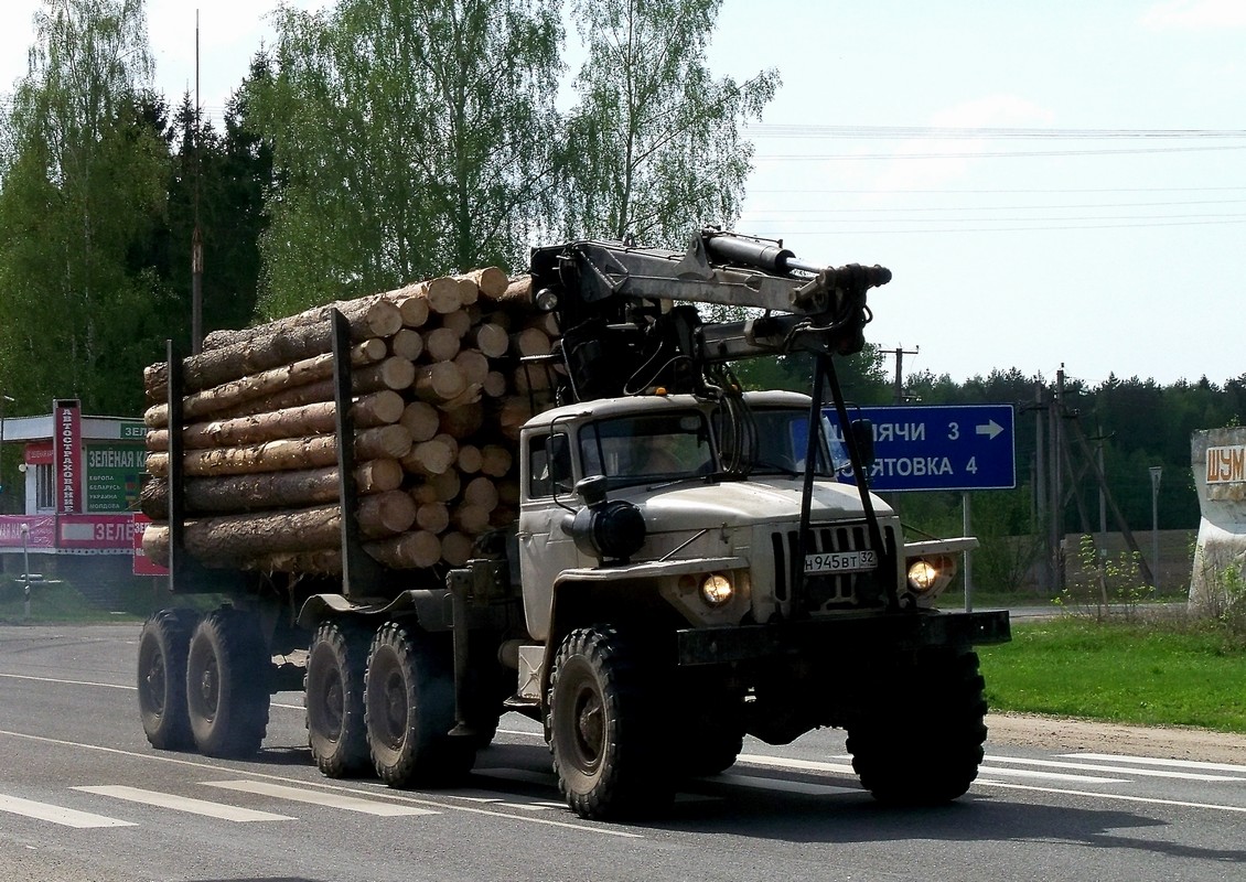 Брянская область, № Н 945 ВТ 32 — Урал-5557