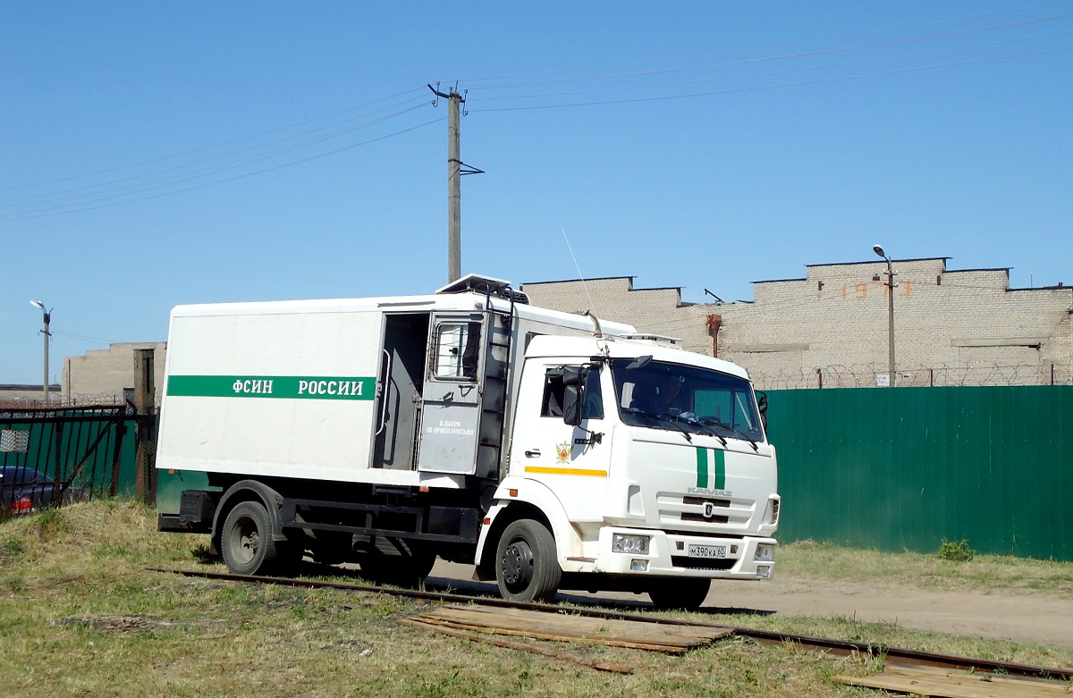 Псковская область, № М 390 КА 60 — КамАЗ-4308-H3(99)