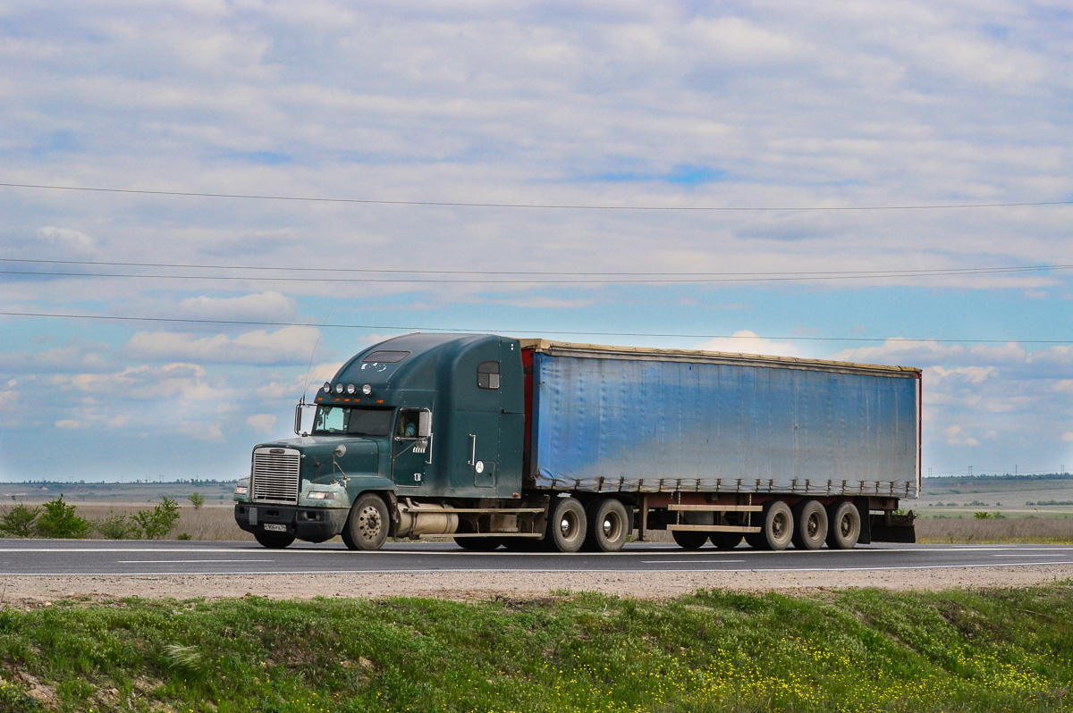 Волгоградская область, № С 906 РХ 34 — Freightliner FLD 120
