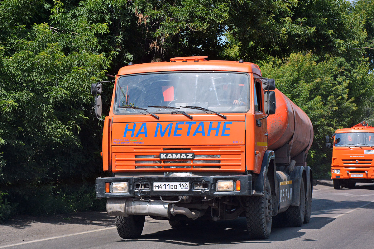 Кемеровская область, № М 411 ВВ 142 — КамАЗ-65115-30