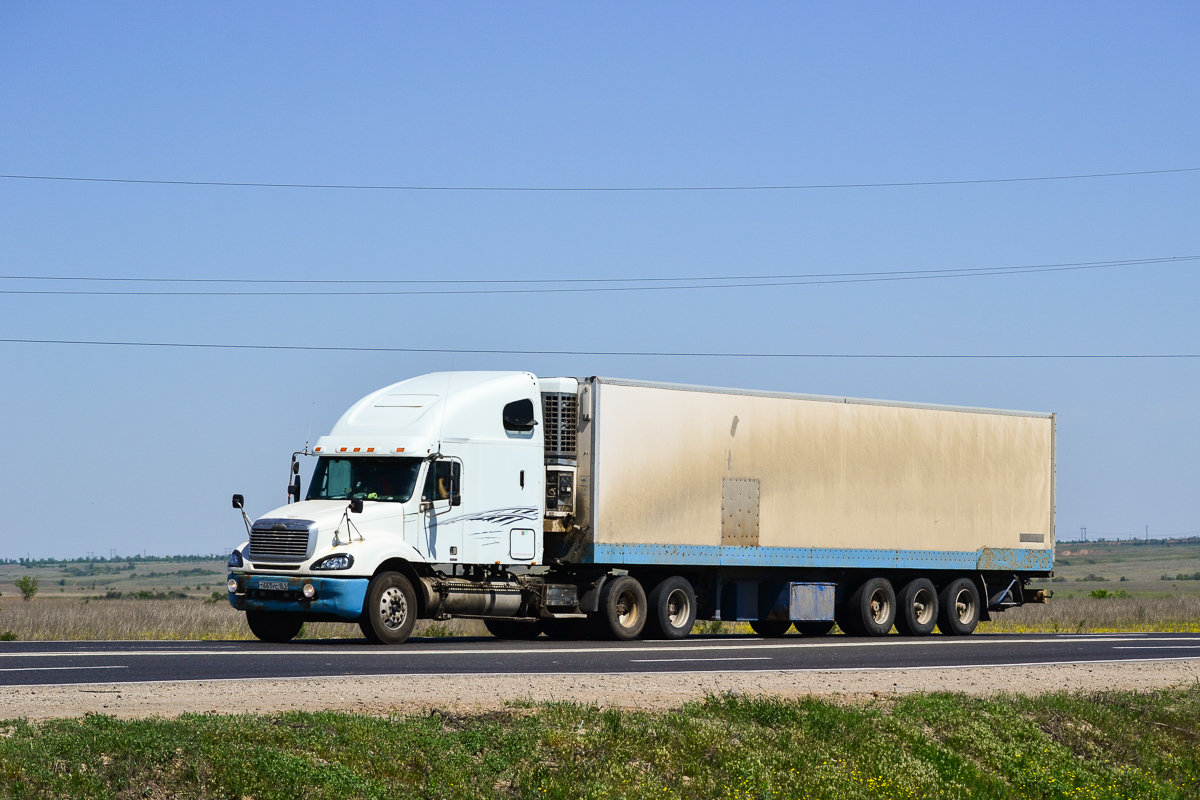Ростовская область, № Т 661 УС 161 — Freightliner Columbia