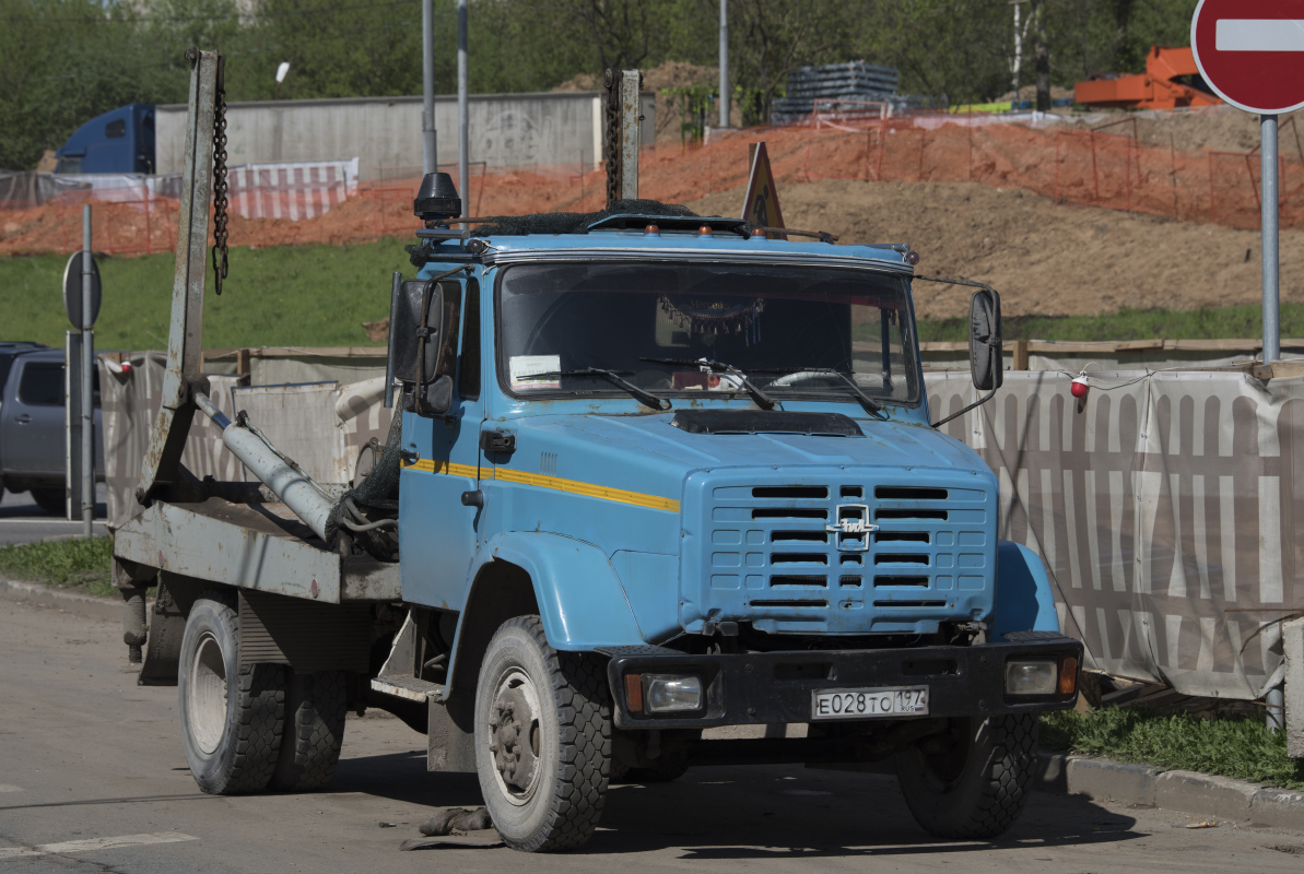 Москва, № Е 028 ТО 197 — ЗИЛ-4331/4329/4332/4333/4335 (общ.мод.)