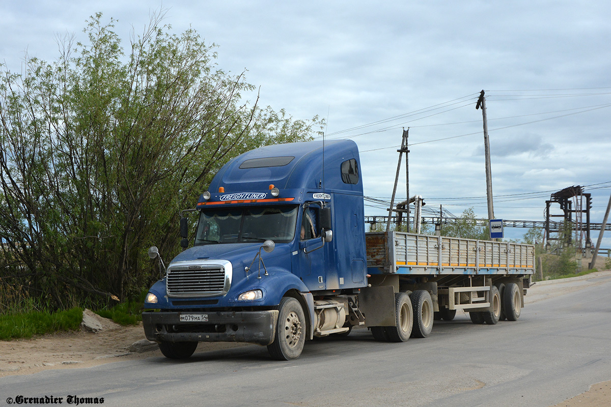 Новосибирская область, № М 079 МА 54 — Freightliner Columbia