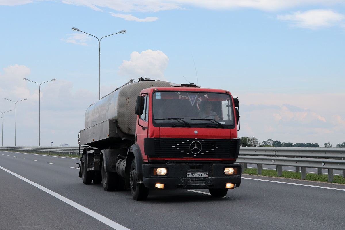 Калининградская область, № М 822 ХА 39 — Mercedes-Benz SK 1729