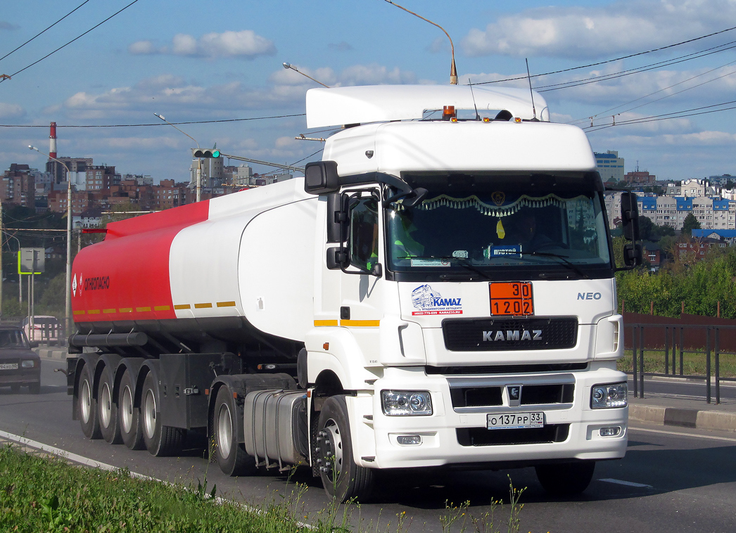Владимирская область, № О 137 РР 33 — КамАЗ-5490-S5(87)