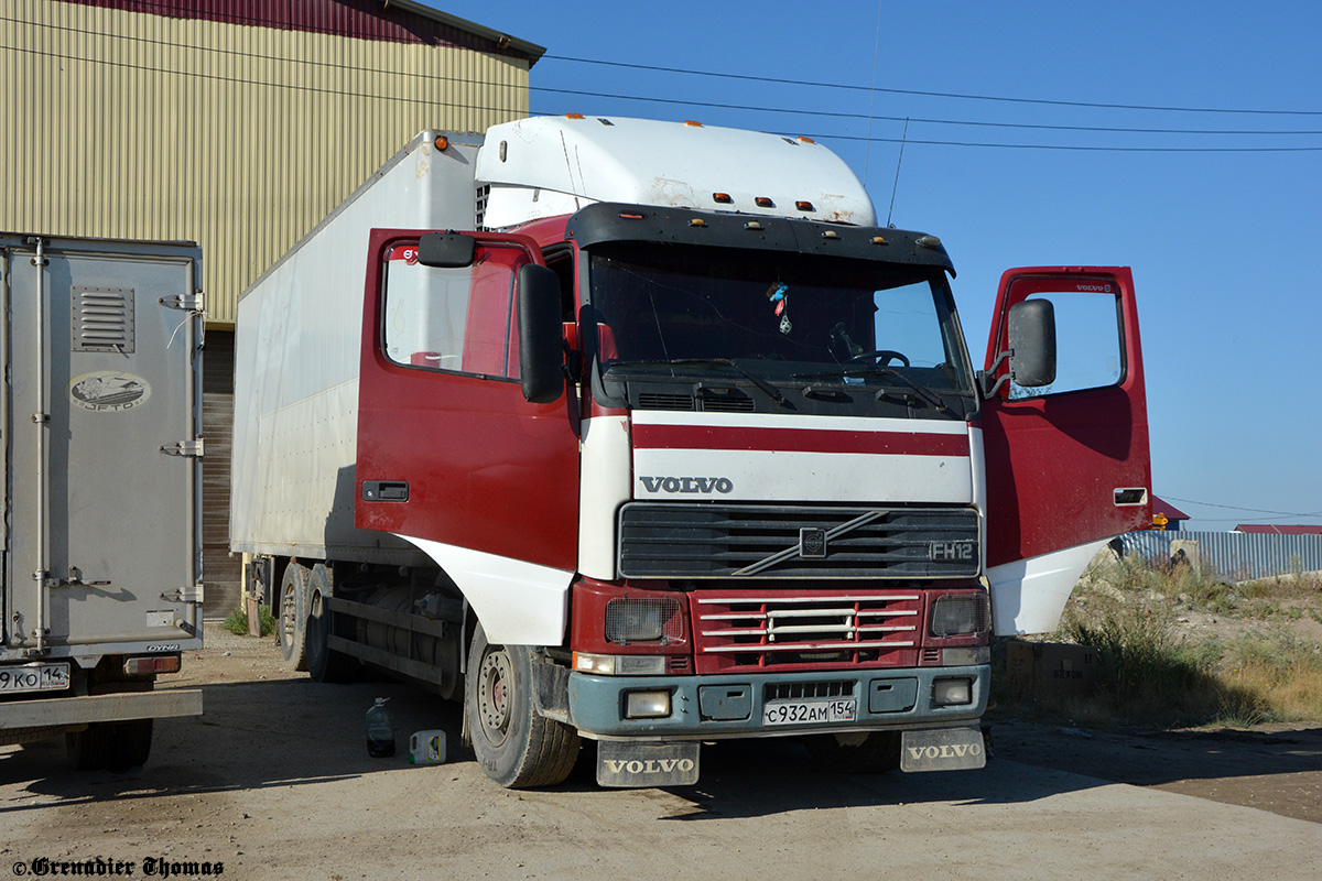 Новосибирская область, № С 932 АМ 154 — Volvo ('1993) FH12.420