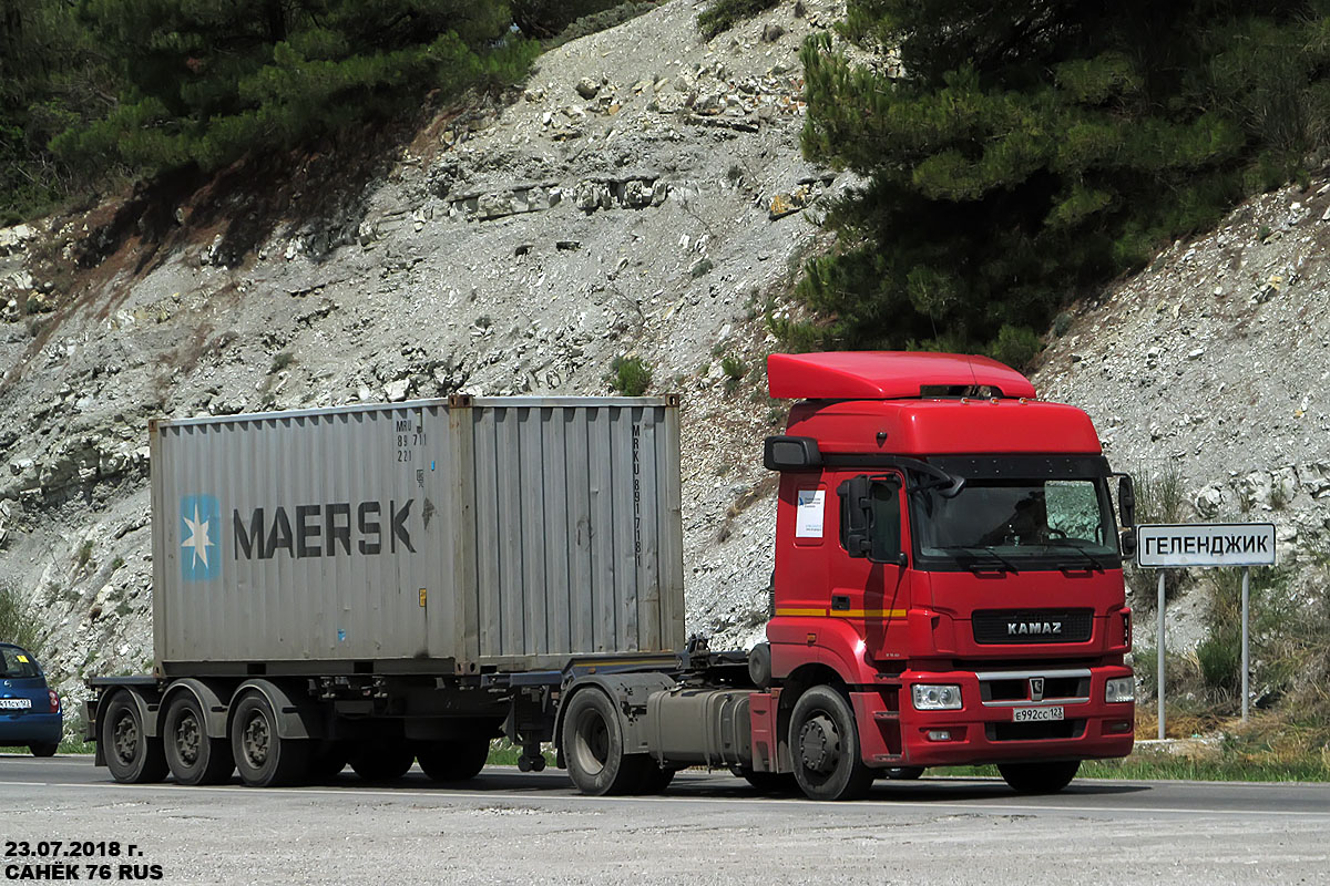 Краснодарский край, № Е 992 СС 123 — КамАЗ-5490-S5(87)