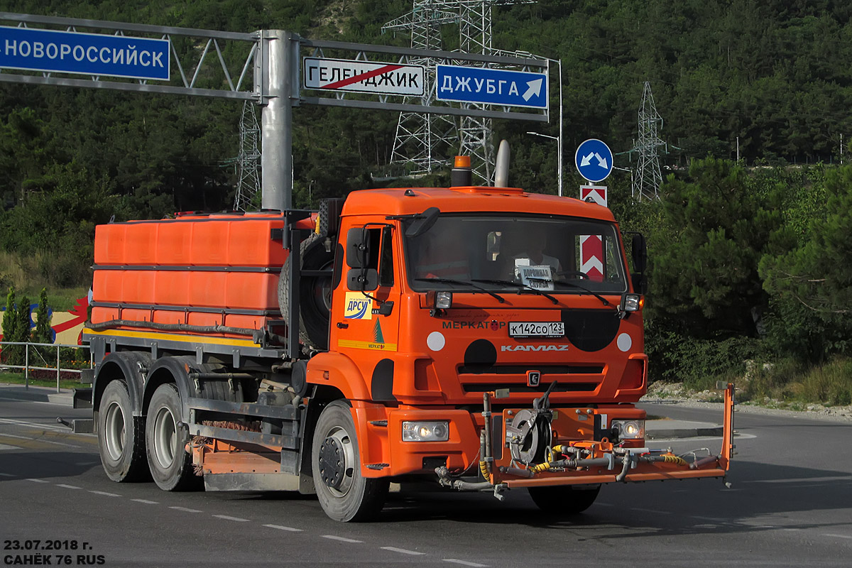 Краснодарский край, № К 142 СО 123 — КамАЗ-65115-L4(19)