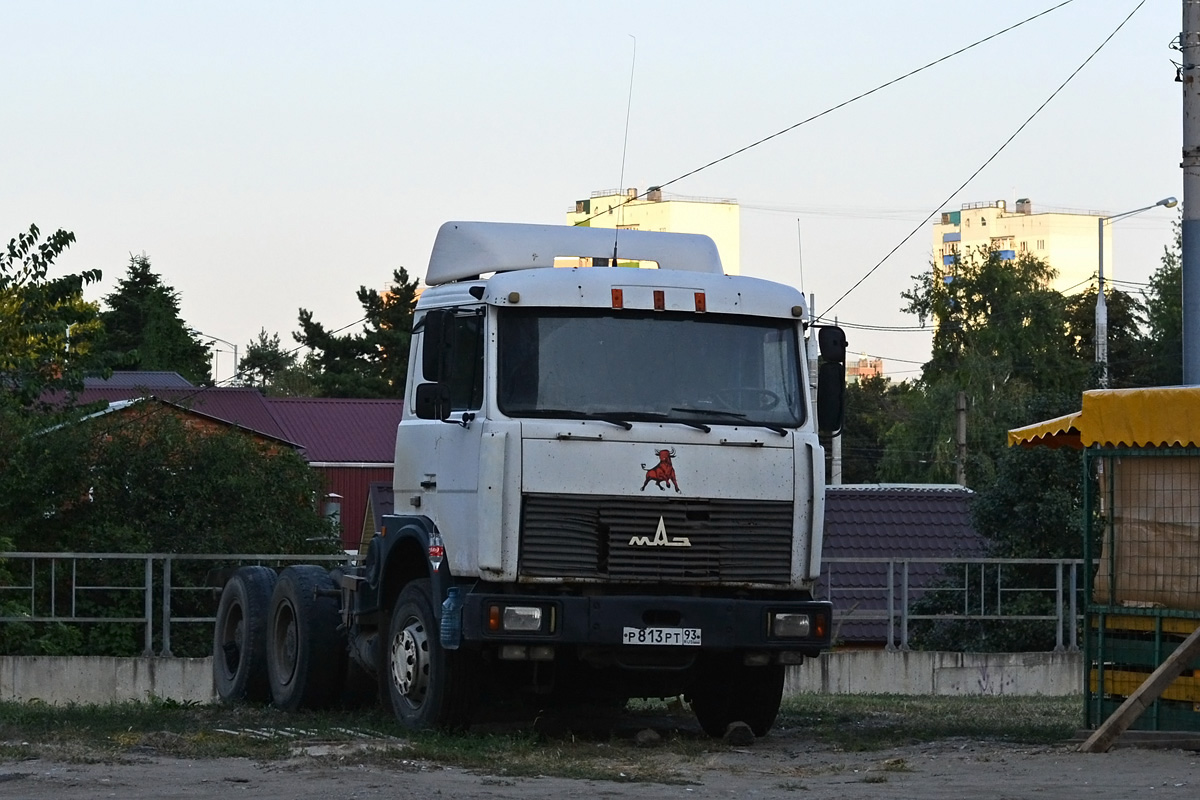 Краснодарский край, № Р 813 РТ 93 — МАЗ-6422A8