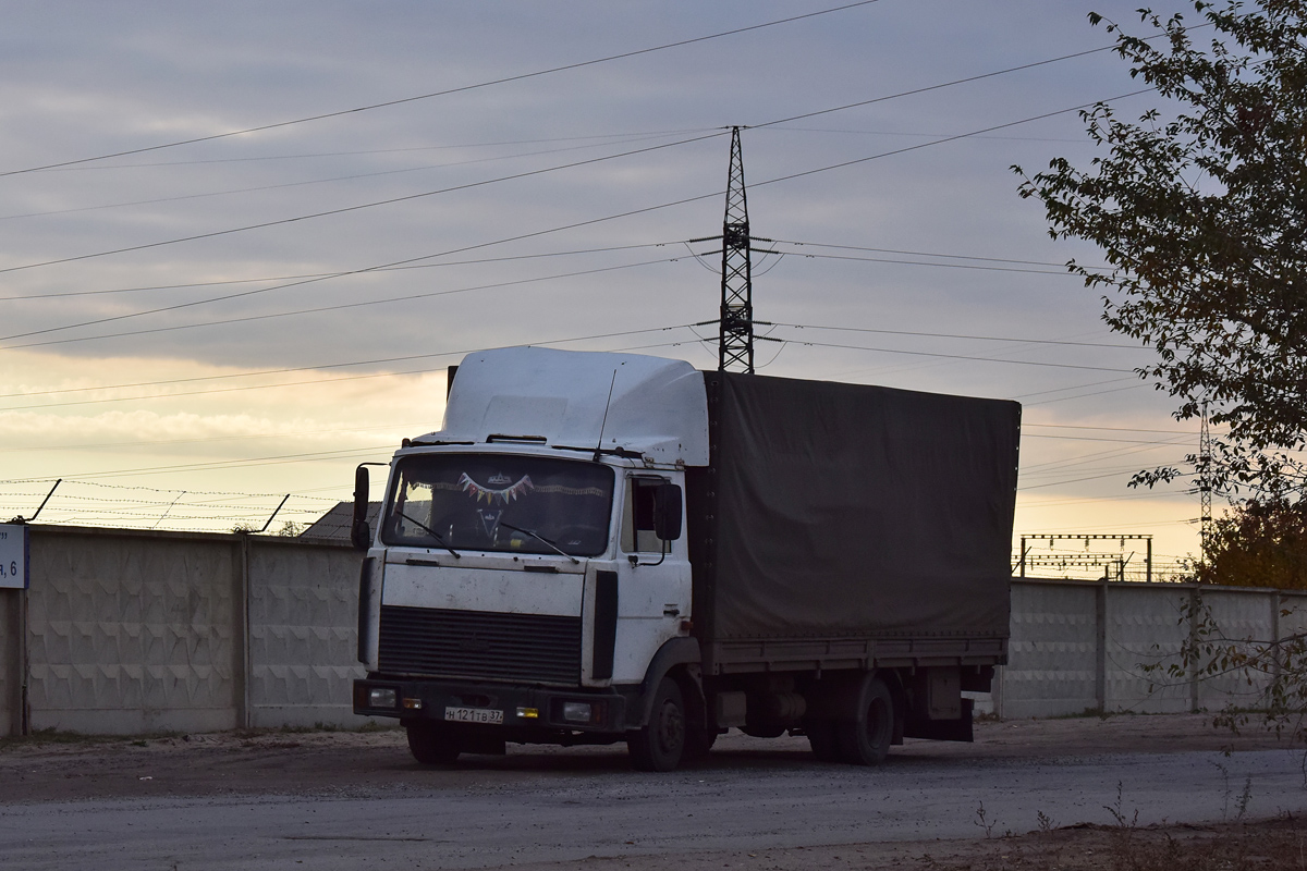 Волгоградская область, № Н 121 ТВ 37 — МАЗ-437041
