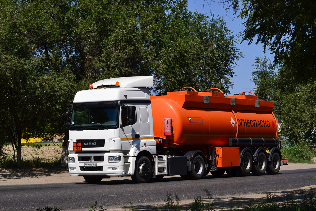Краснодарский край, № Е 192 СХ 123 — КамАЗ-5490-S5(87)