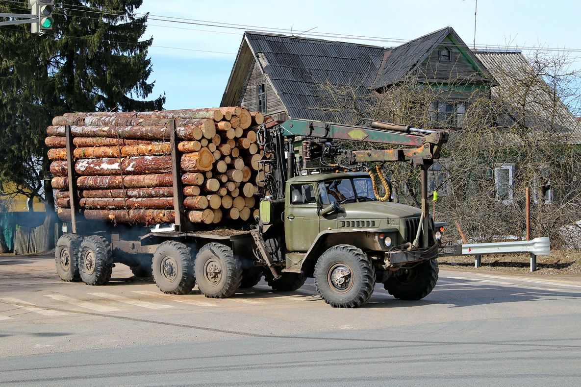 Ленинградская область, № В 525 КН 47 — Урал-4420
