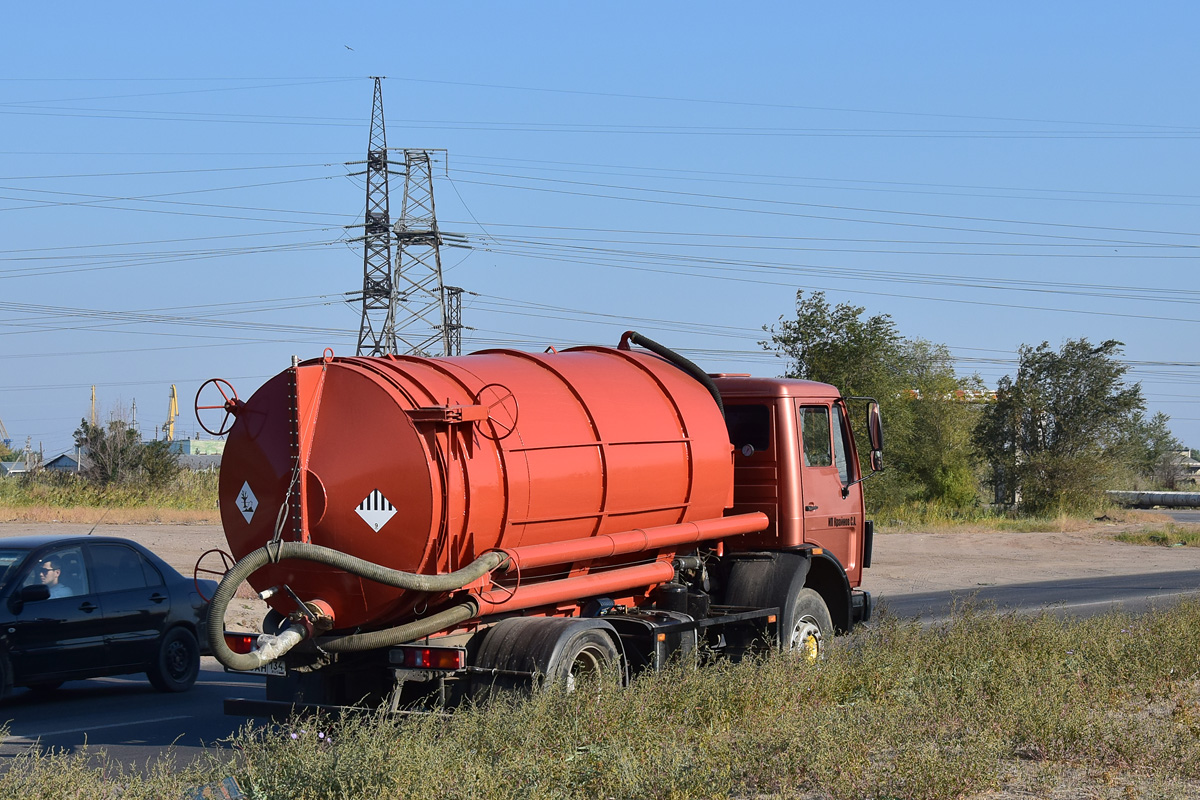 Волгоградская область, № Е 885 АН 134 — Mercedes-Benz NG 2228