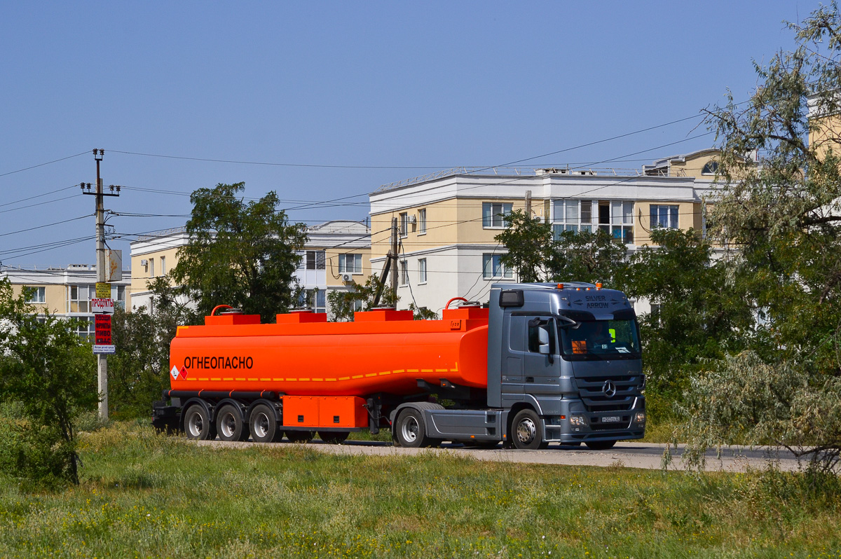 Астраханская область, № Р 002 ЕХ 30 — Mercedes-Benz Actros ('2009) 1844; Mercedes-Benz Actros ('2009) "Silver Arrow" (Волгоградская область)