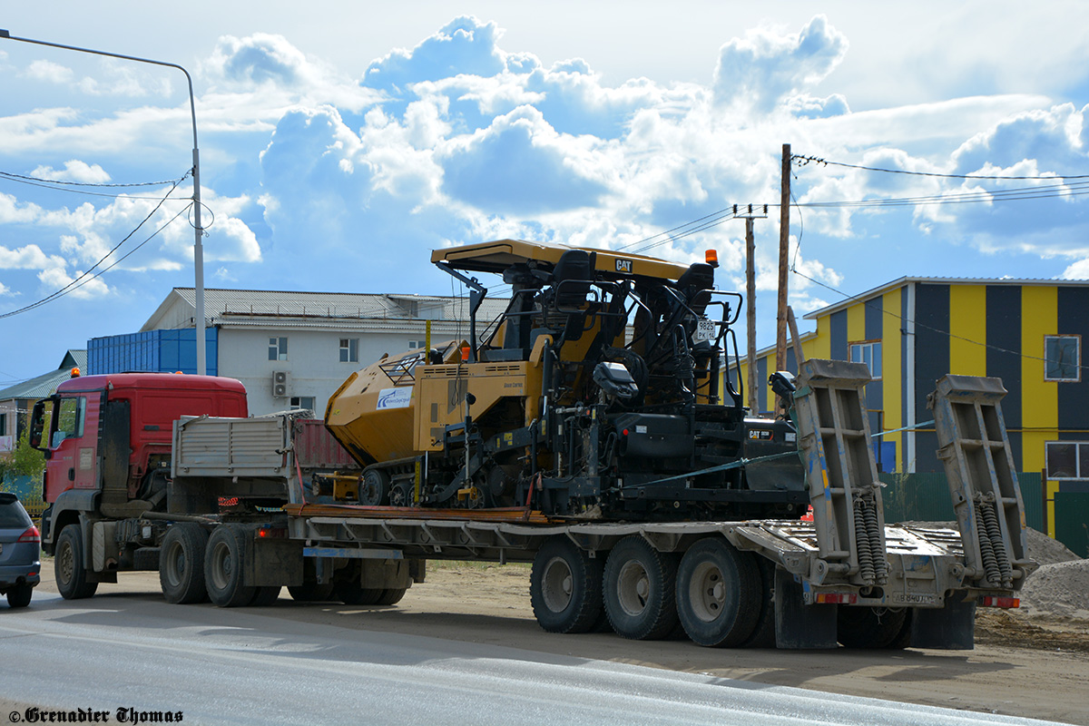 Саха (Якутия), № А 508 КН 14 — MAN TGS 33.480; Саха (Якутия), № 9825 РК 14 — Caterpillar (общая модель)