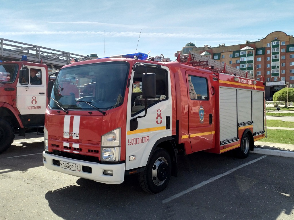 Тверская область, № Р 133 ОР 69 — Isuzu NPR75 [Z7X]