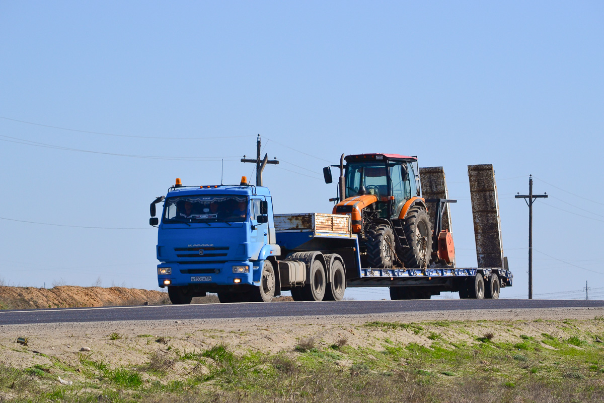 Волгоградская область, № А 150 СН 134 — КамАЗ-65116-A4(23); Волгоградская область, № 0749 СН 34 — Беларус-1523 (общая модель)