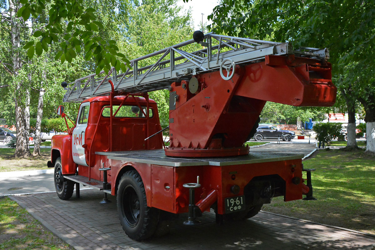 Свердловская область, № 19-61 СФФ — ГАЗ-52-01 (ГАЗ-52А); Свердловская область — Автомобили на постаментах; Техника на постаментах, памятники (Свердловская область)