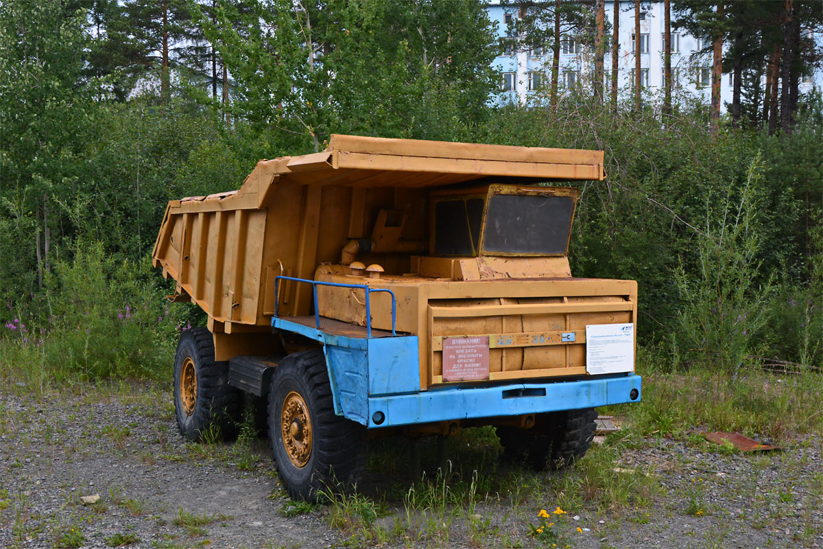 Саха (Якутия), № 281 — БелАЗ-7540; Техника на постаментах, памятники (Саха (Якутия))
