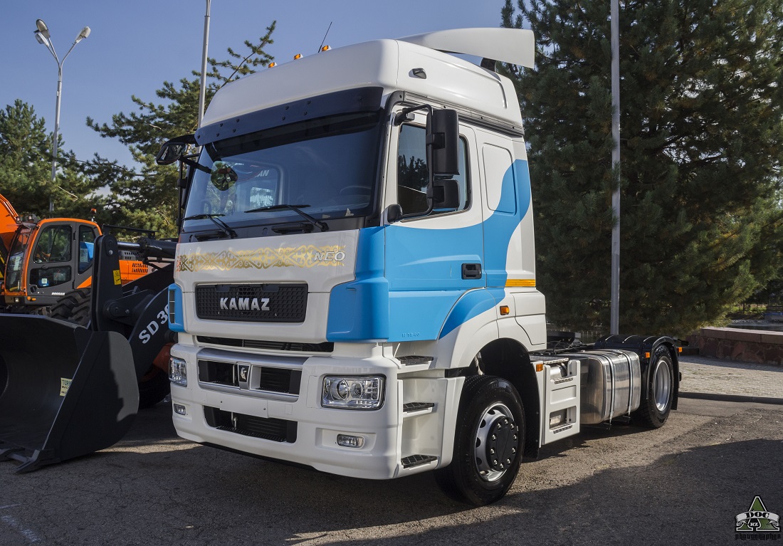Алматы, № (KZ02) Б/Н 0030 — КамАЗ-5490-S5(87); Алматы — Международный выставочный комплекс "Атакент-Экспо"