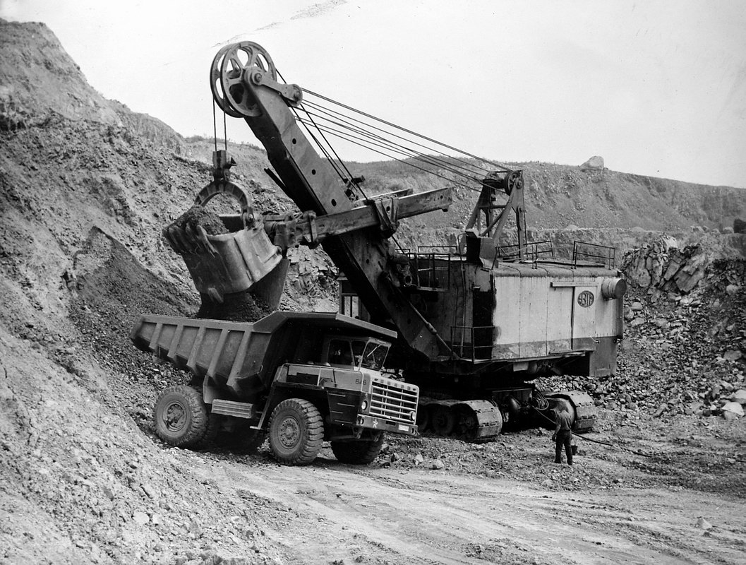 Приморский край, № 646 — БелАЗ-540А; Приморский край, № (25) Б/Н СТ 0036 — ЭКГ-4,6Б; Исторические фотографии (до 2000 года) (Приморский край)