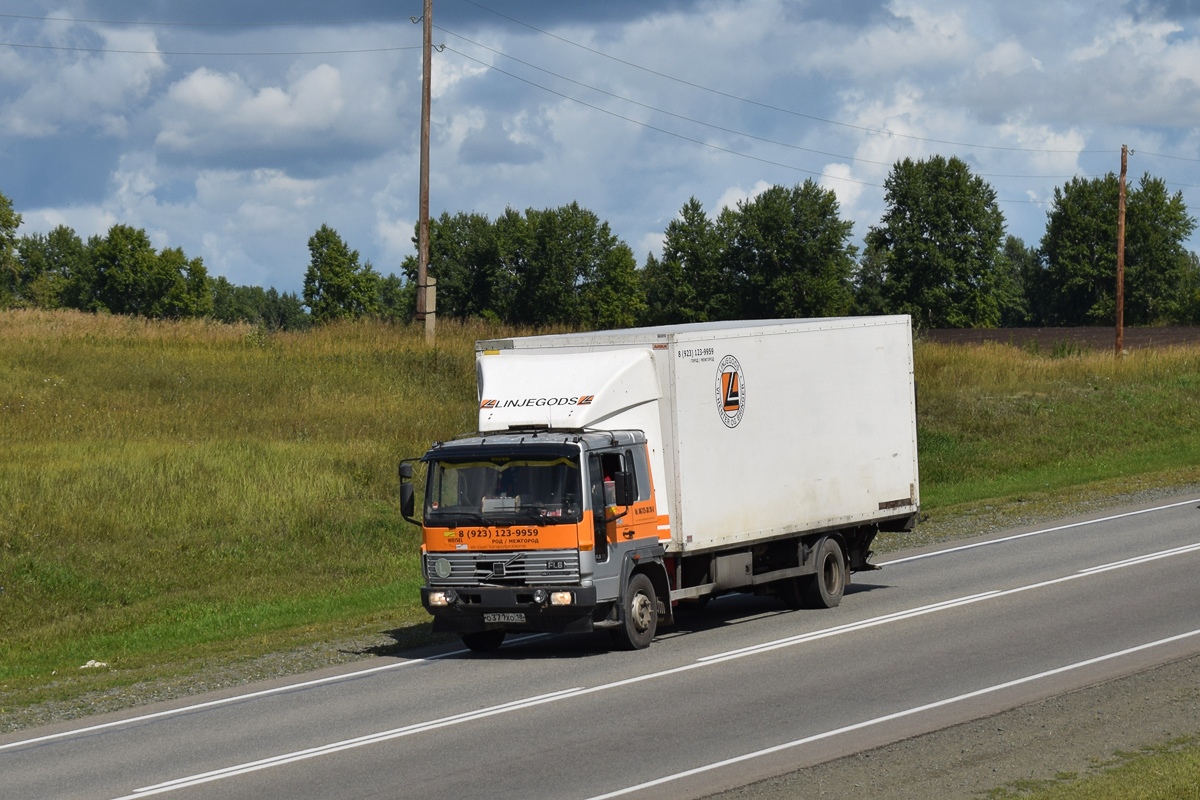 Алтайский край, № О 371 ХО 18 — Volvo FL6