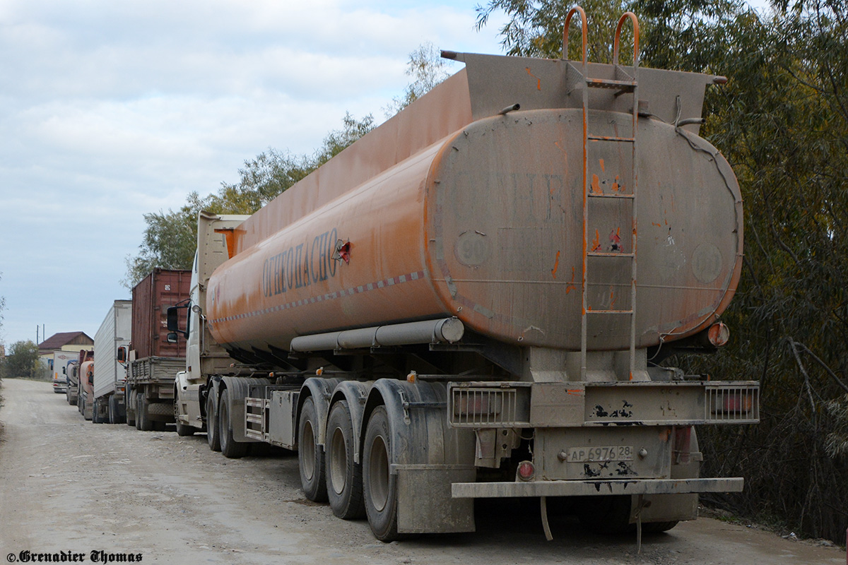 Амурская область, № Е 582 ТУ 28 — Volvo VNL670; Амурская область, № АР 6976 28 — Tongyada STY (общая модель)