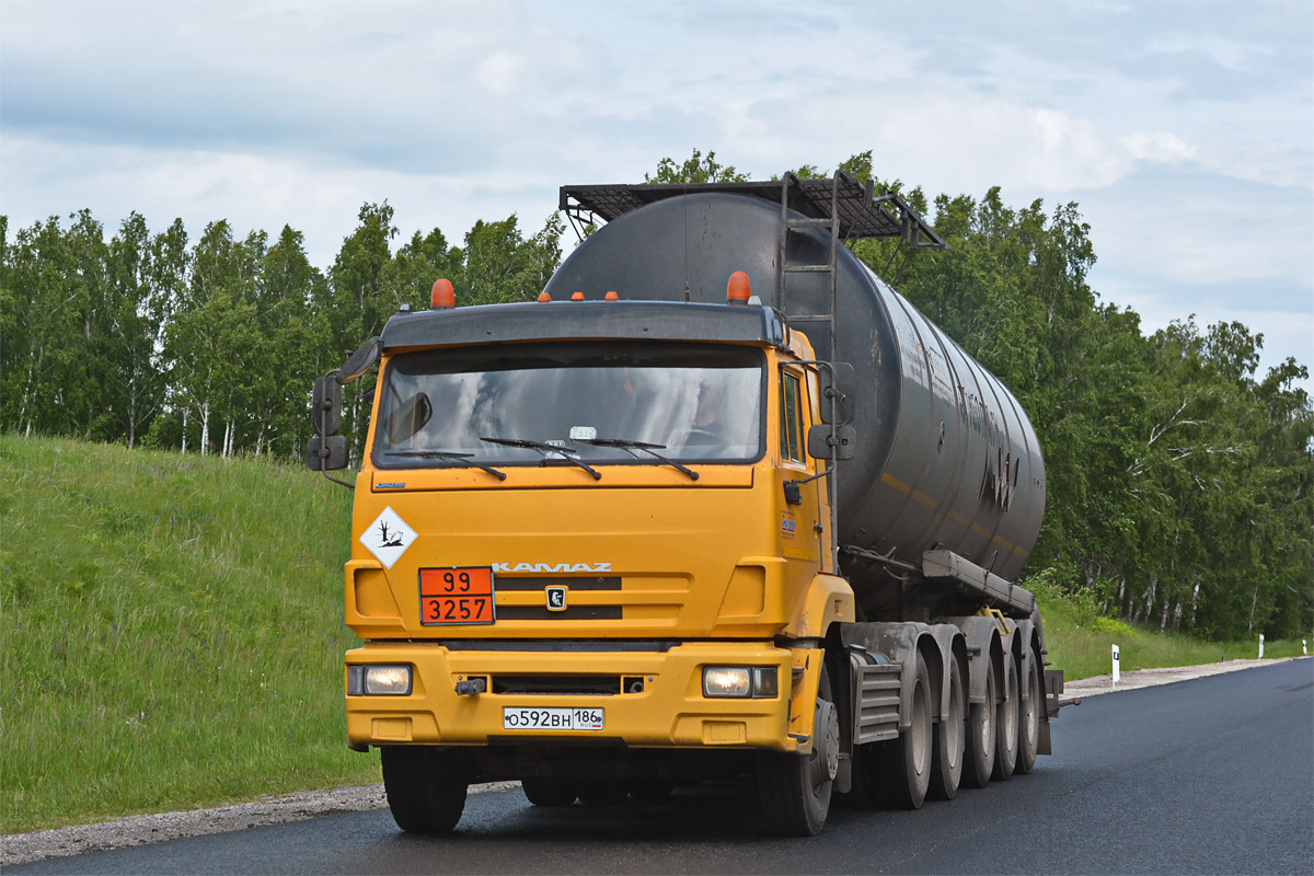 Ханты-Мансийский автоном.округ, № О 592 ВН 186 — КамАЗ-65116-N3(78)