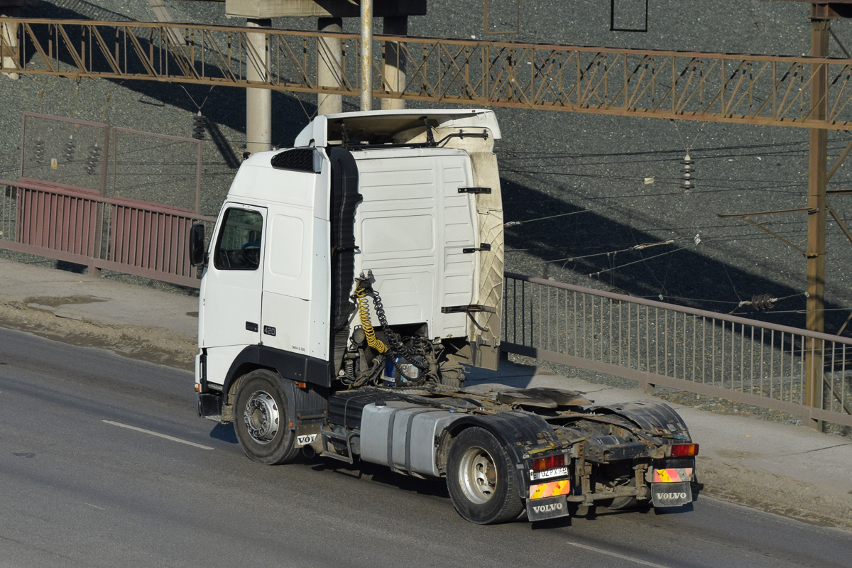 Алтайский край, № Е 702 РХ 22 — Volvo ('1993) FH12.460