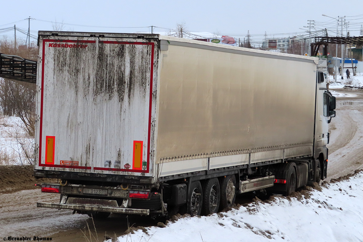 Пермский край, № АТ 3123 59 — Kässbohrer XS / Maxima; Пермский край, № К 943 УХ 159 — Mercedes-Benz Actros '09 1844 [Z9M]