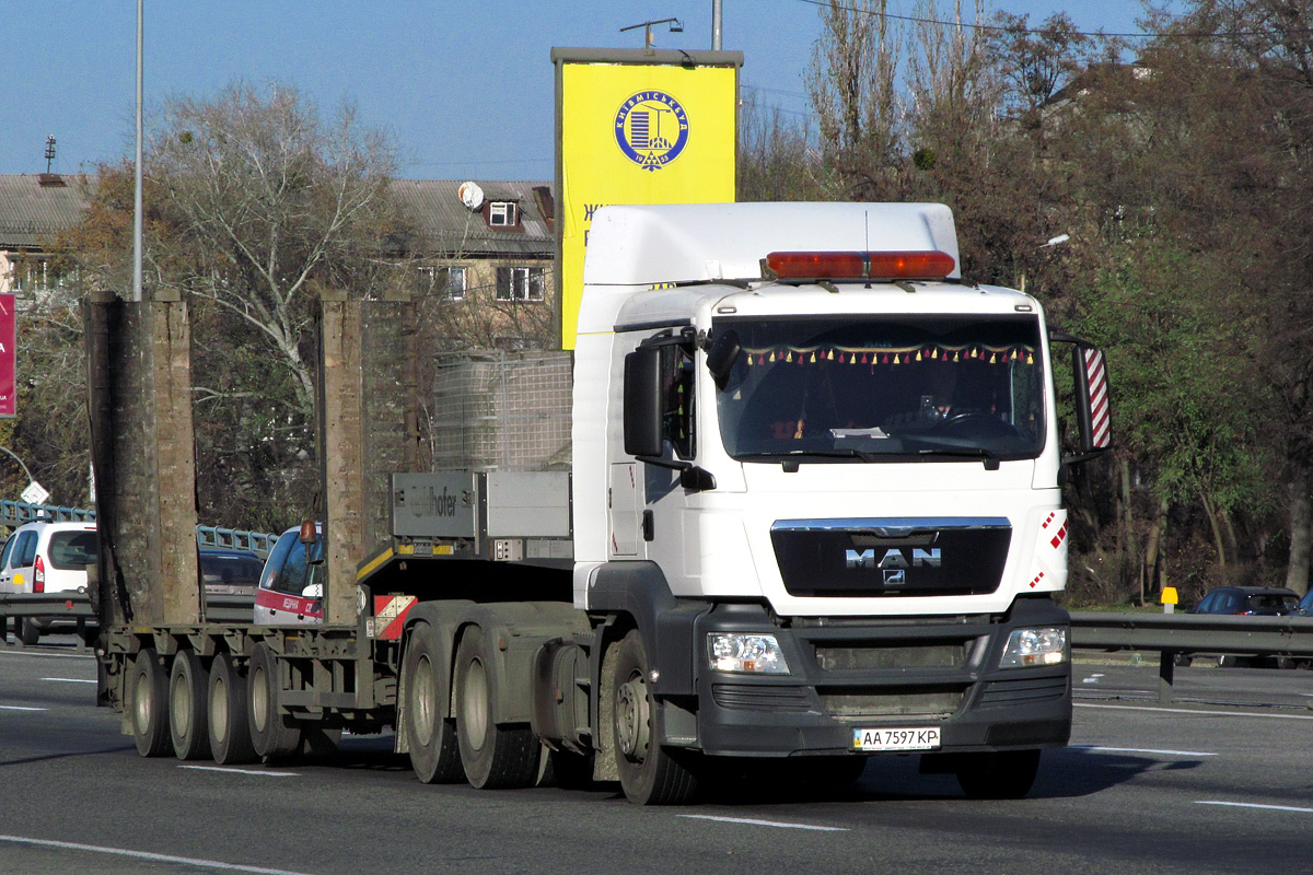 Киев, № АА 7597 КР — MAN TGS 33.440