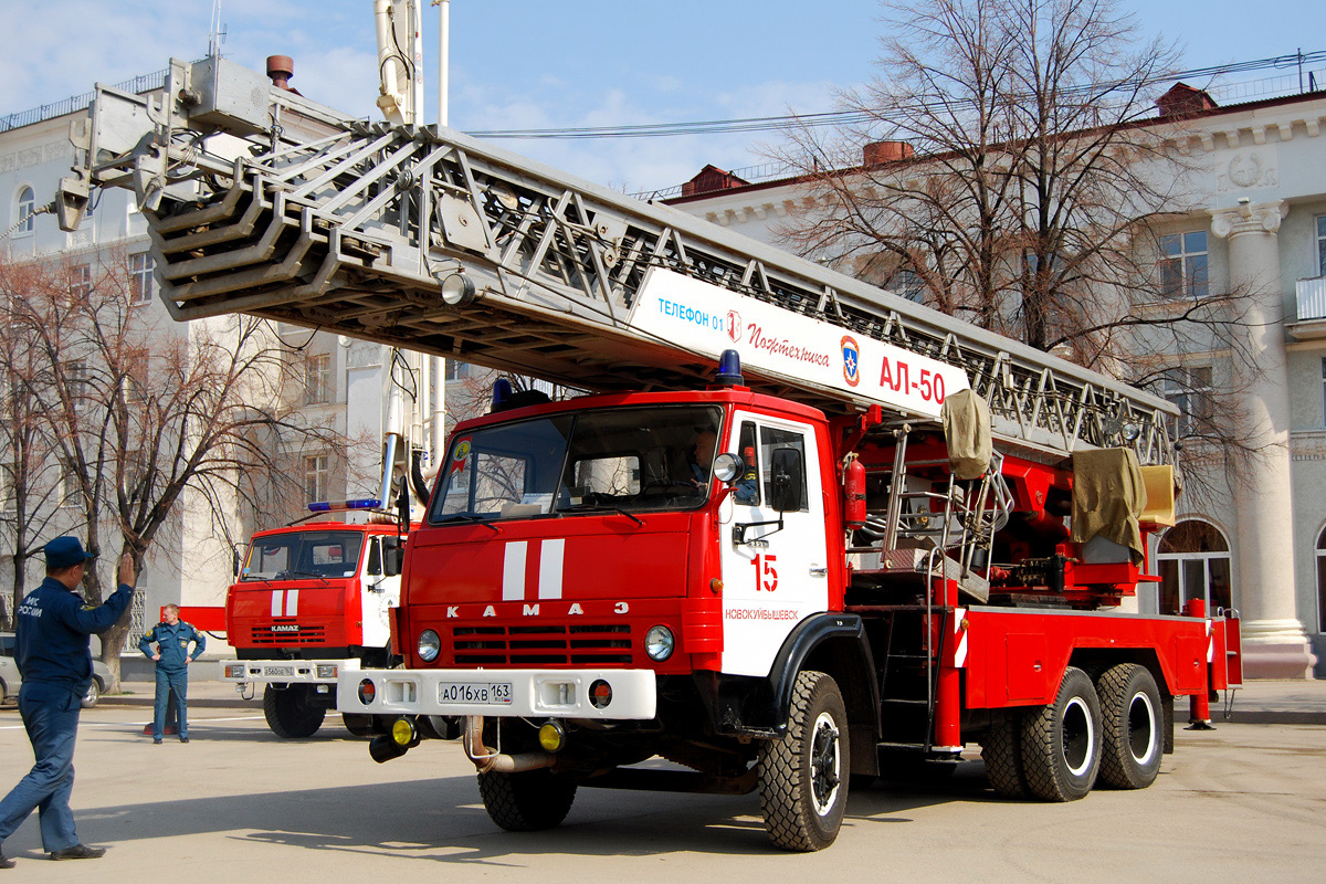 Пожарный автомобиль лестница. Ал-50 КАМАЗ-53229. Пожарная автолестница ал 50 КАМАЗ. Пожарная автолестница ал-52 (КАМАЗ-65201)-130вр. ЗИЛ 130 автолестница.