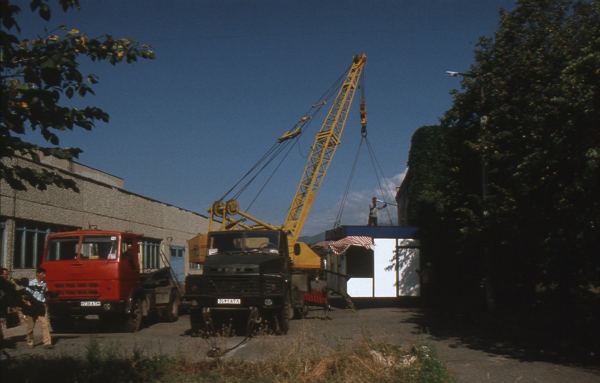 Алматы, № 9738 АТМ — МАЗ-5433 [543300]; Алматы, № 3591 АТЛ — КрАЗ-250К