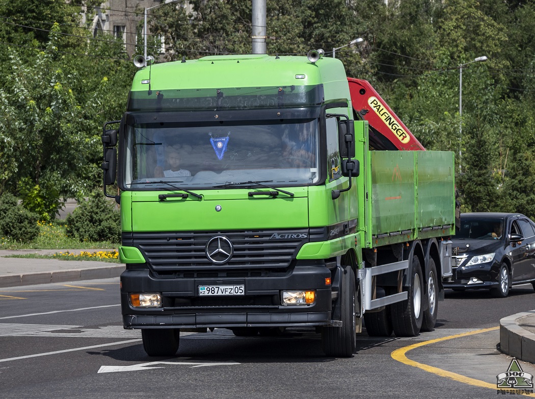 Алматинская область, № 987 VFZ 05 — Mercedes-Benz Actros ('1997) 2543