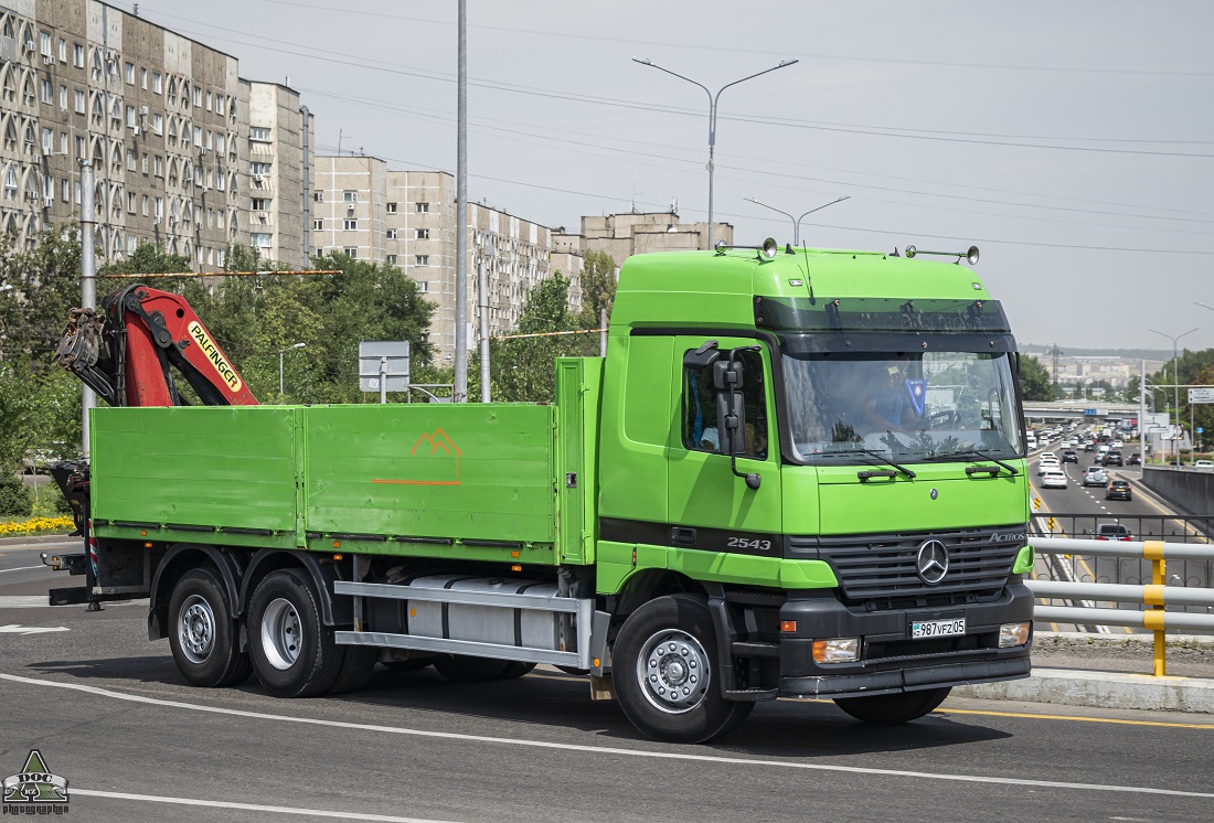 Алматинская область, № 987 VFZ 05 — Mercedes-Benz Actros ('1997) 2543