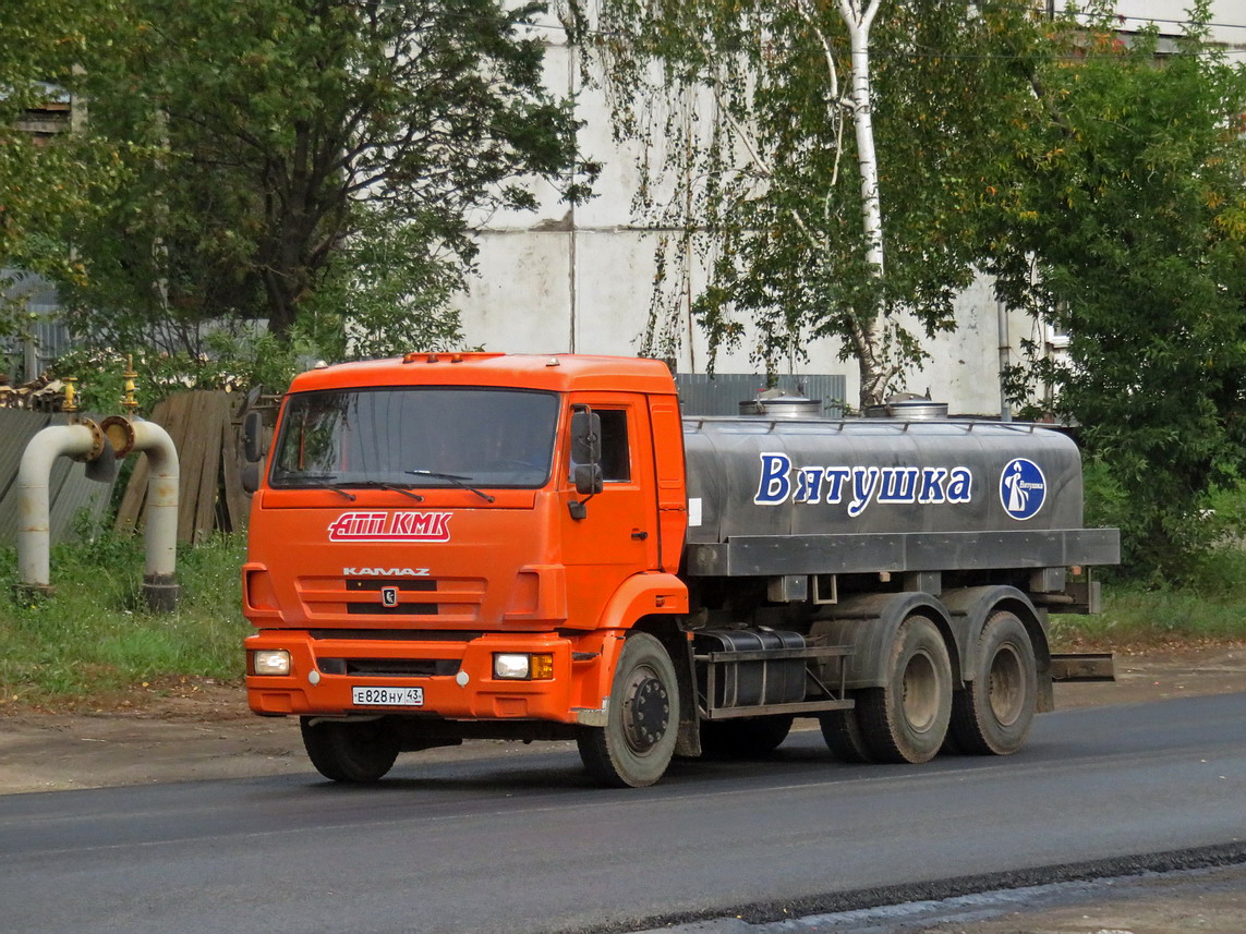 Кировская область, № Е 828 НУ 43 — КамАЗ-65115-D3(97)