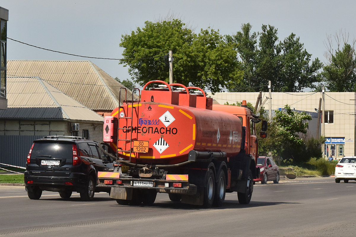 Волгоградская область, № А 111 МХ 34 — КамАЗ-65115-N3(78)