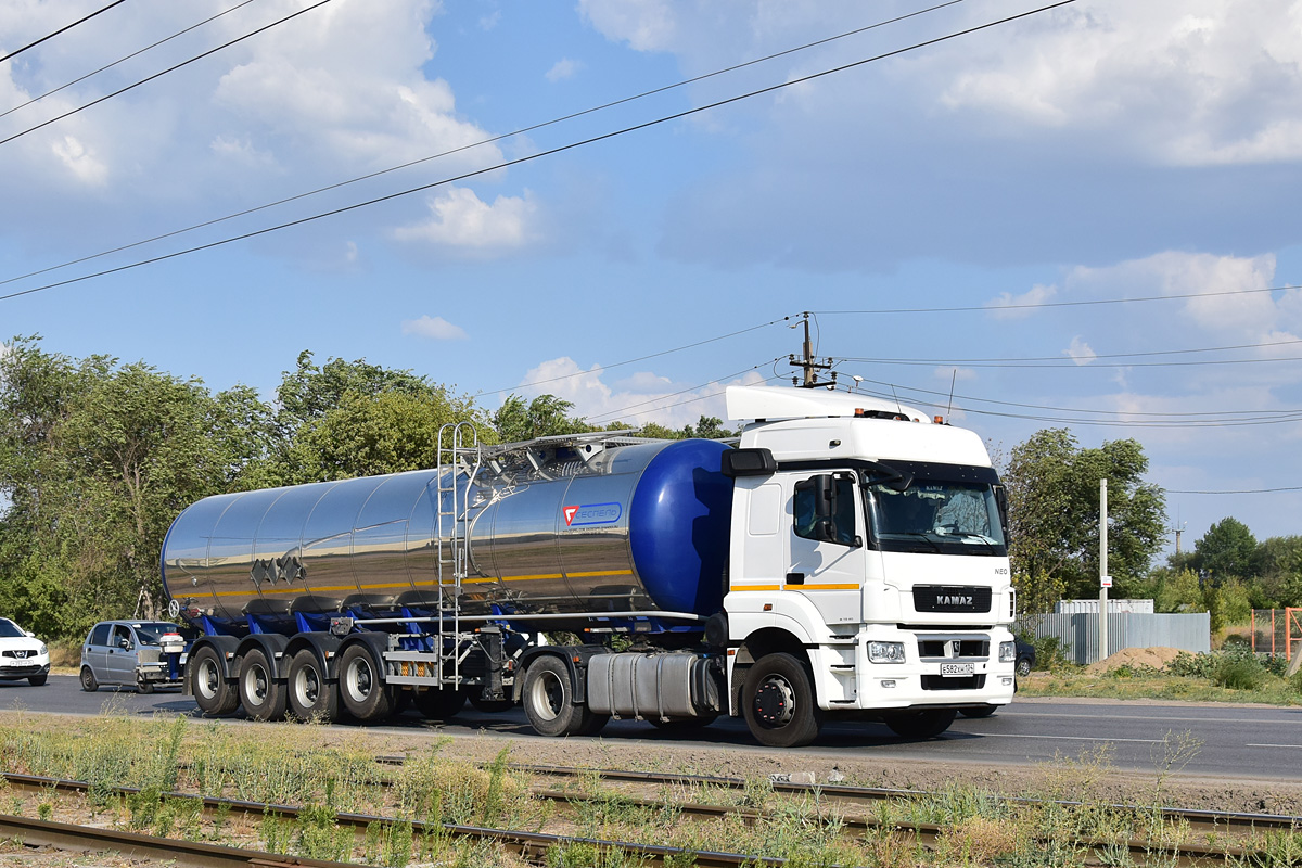 Волгоградская область, № Е 582 ХН 134 — КамАЗ-5490-S5(87)