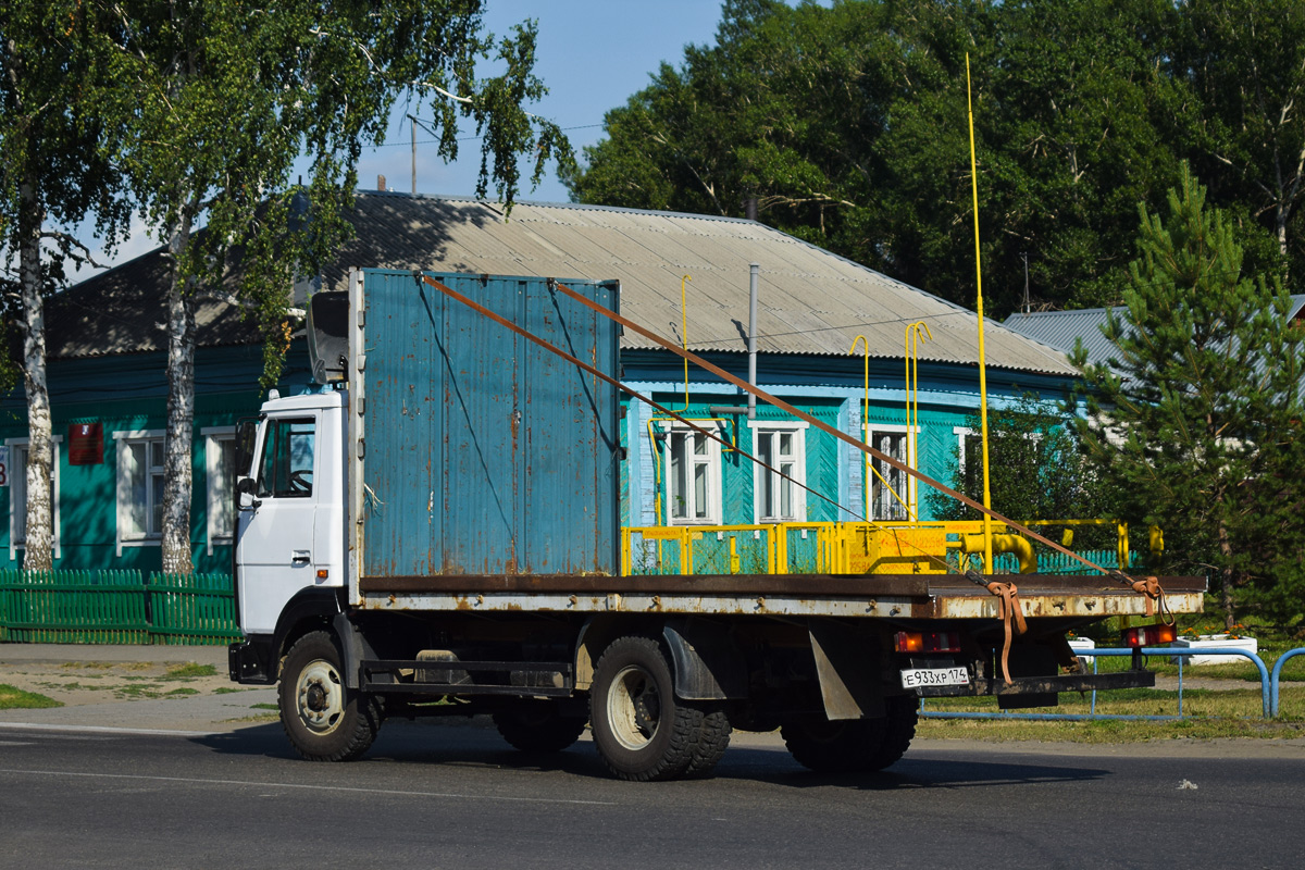 Алтайский край, № Е 933 ХР 174 — МАЗ-437041